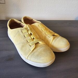 Vionic Sunny Jean Suede Sneakers Yellow Size 8.5